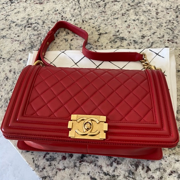 ❌SOLD❌Calfskin Quilted Medium Boy - Picture 4 of 9